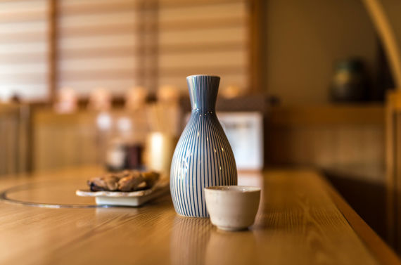 下京区の風情溢れる和食店で厳選された日本酒をお楽しみください